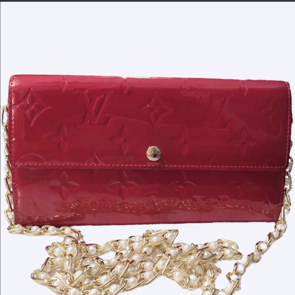 Authentic Louis Vuitton Red Vernis Sarah Wallet /WOC